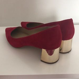 Ann Taylor Shoes - Ann Taylor Red Pointed Toe Heels with Gold Heel Ann Taylor Shoes - Ann Taylor Red Pointed Toe Heels with Gold Heel